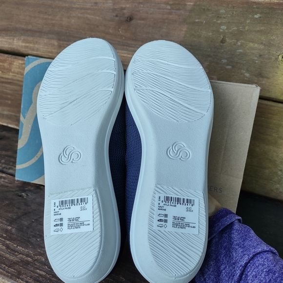 Clarks Cloudsteppers Women's Dark Blue Flats New In Box Says 4D Size And 37. - Picture 4 of 6